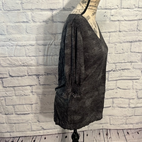 David Cline Crushed Top NWT Smocked Sleeves V-neck Size Small Black/Gray - Picture 6 of 11